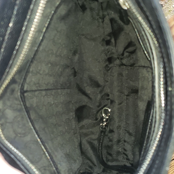 Black Leather Michael Kors handbag. - Picture 8 of 10